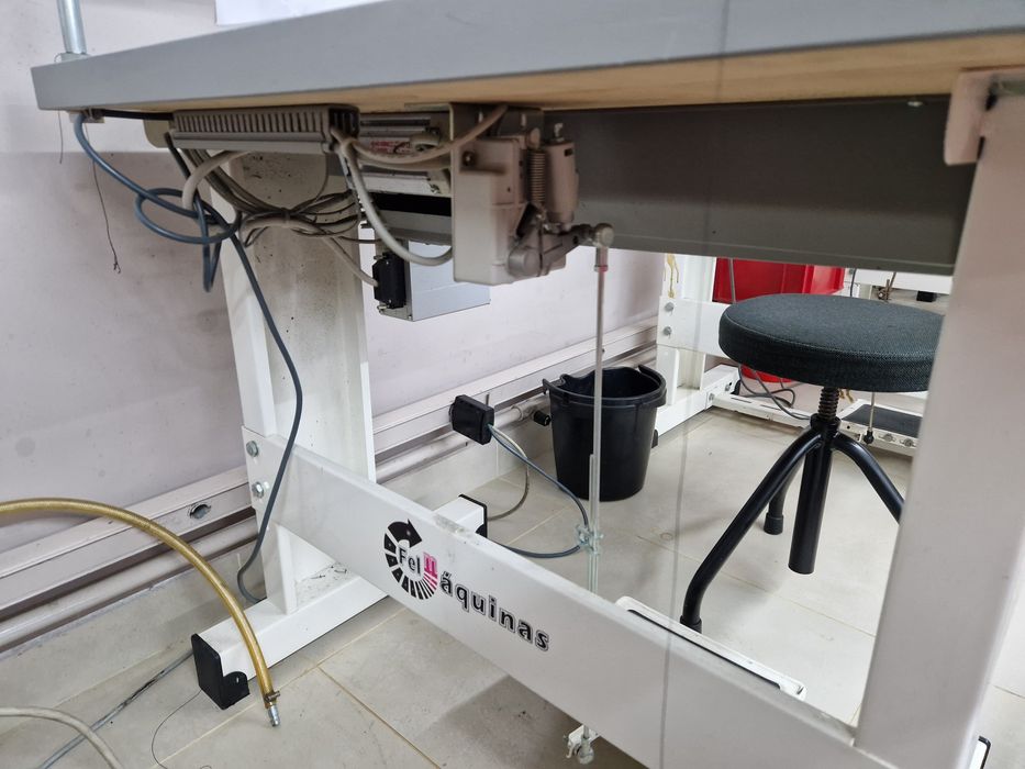 Máquina Adler 2 agulhas