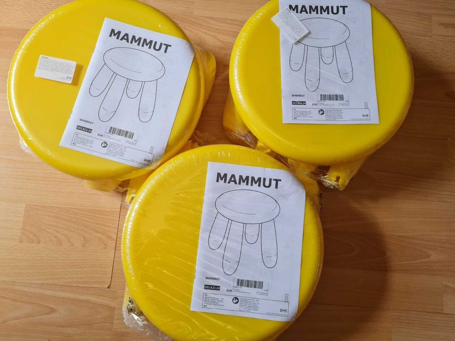 Комплект дитячих меблів IKEA MAMMUT: новий стіл синій 85 см і три жовті табурети
