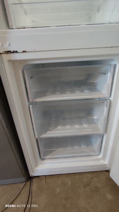 Холодильник Indesit No Frost, высота 200 см в отличном рабочем состоян