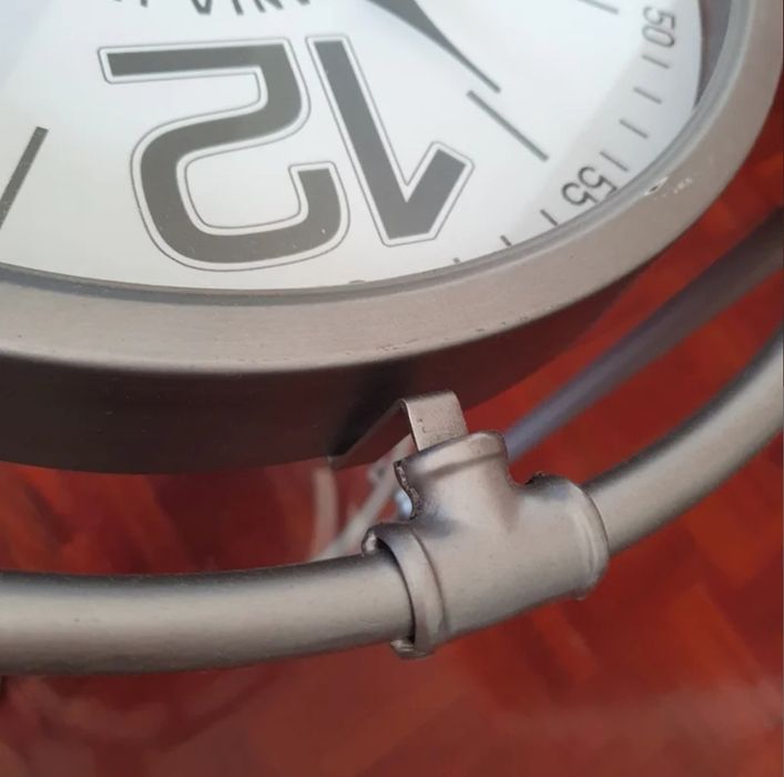 Mesa / relógio em vidro