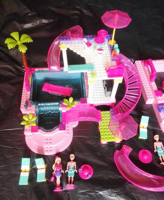 Mega blocks Barbie Festa na piscina  2 sets .