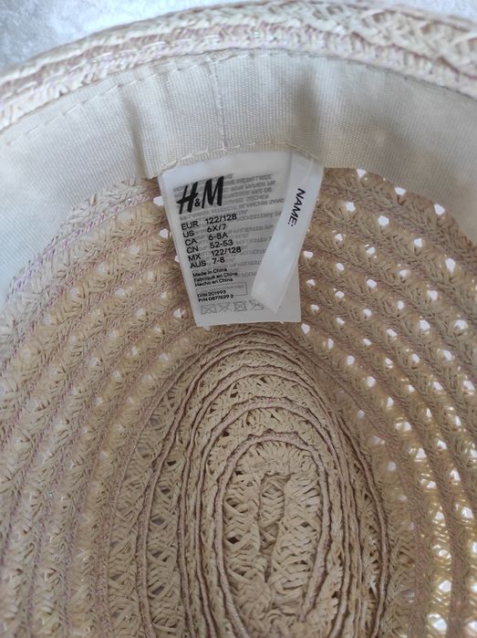 Капелюшки -2шт.на дівчинку.