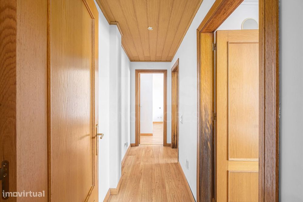 Apartamento T3 no Centro do Carregado | Parqueamento e Arrecadação
