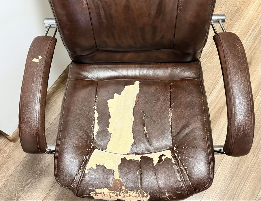 Офісне крісло бу