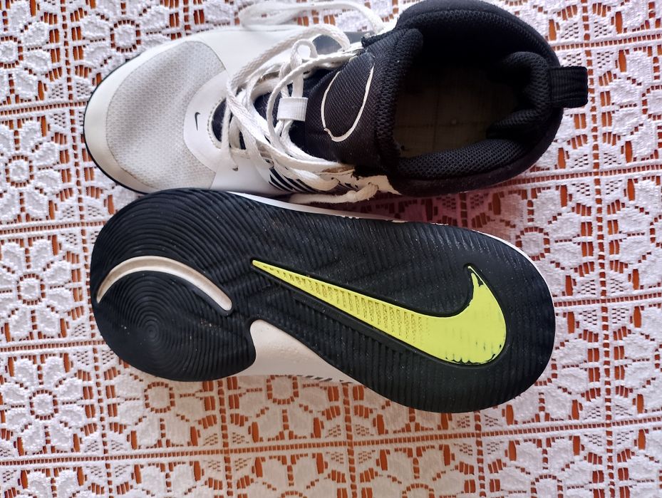 Buty sportowe uniwersalne Nike rozmiar 38 wkładka 24