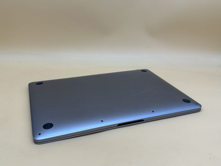 macbook pro 2020 512 gb m1 стан на фото