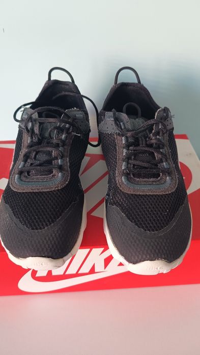 Sneakersy Nike React Live roz.40( zaniżona rozmiar)