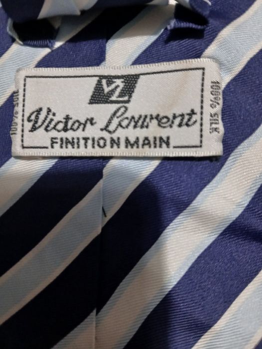 Gravatas de várias cores