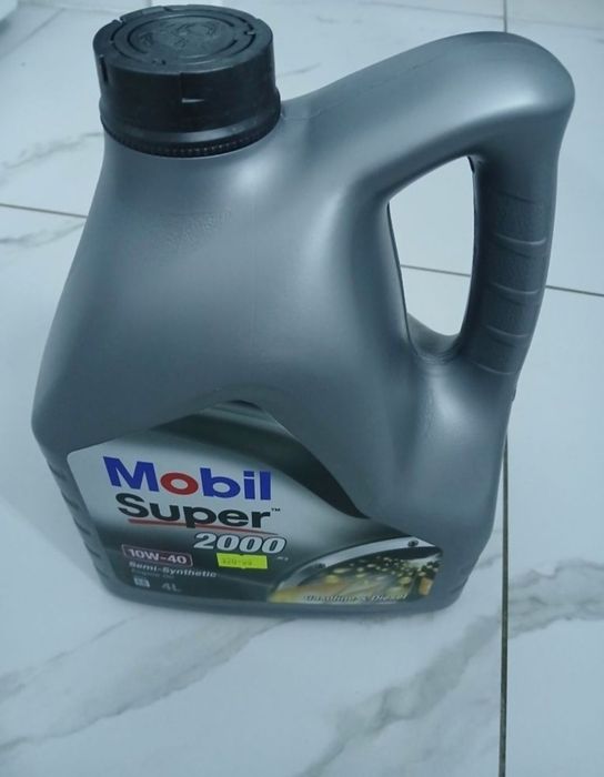 Sprzedam olej mobil 10w40 4 bańki po 4L