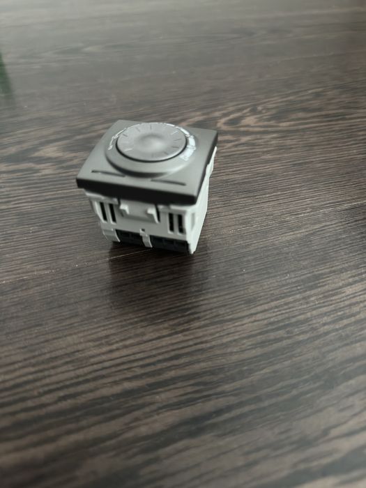 Regulator temperatury Schneider Electric Unica MGU3.503.12