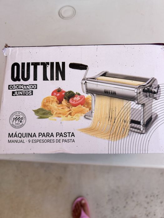 Maquina esticar e cortar massa