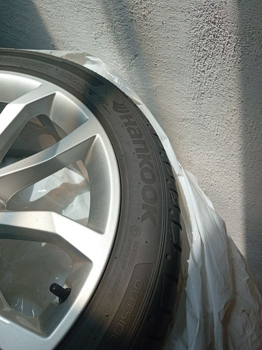 Vendo 4 jantes especiais novas Audi, com pneus novos de verão