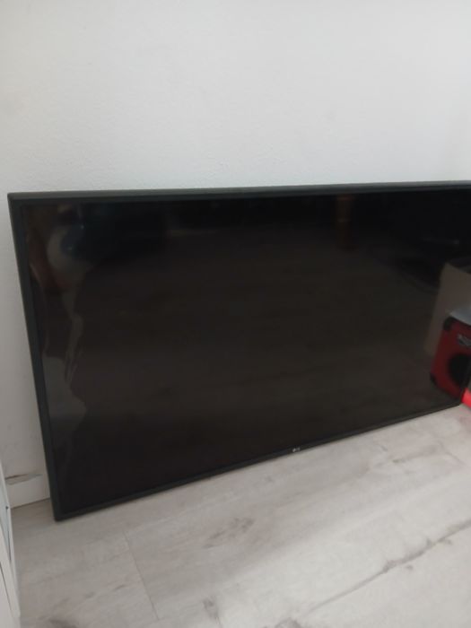 Smart TV LG danificada