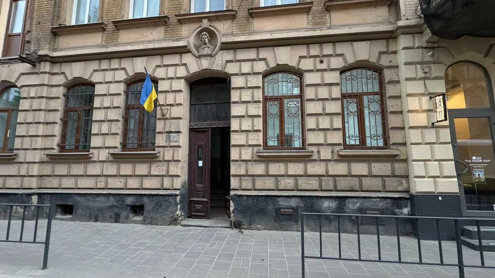 Здам фасадне приміщення вул . Франка