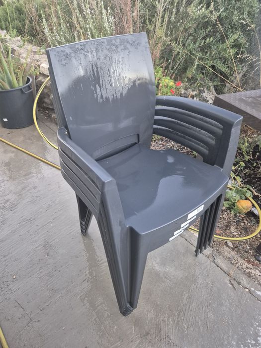 Conjunto Mesa + 4 cadeiras resina
