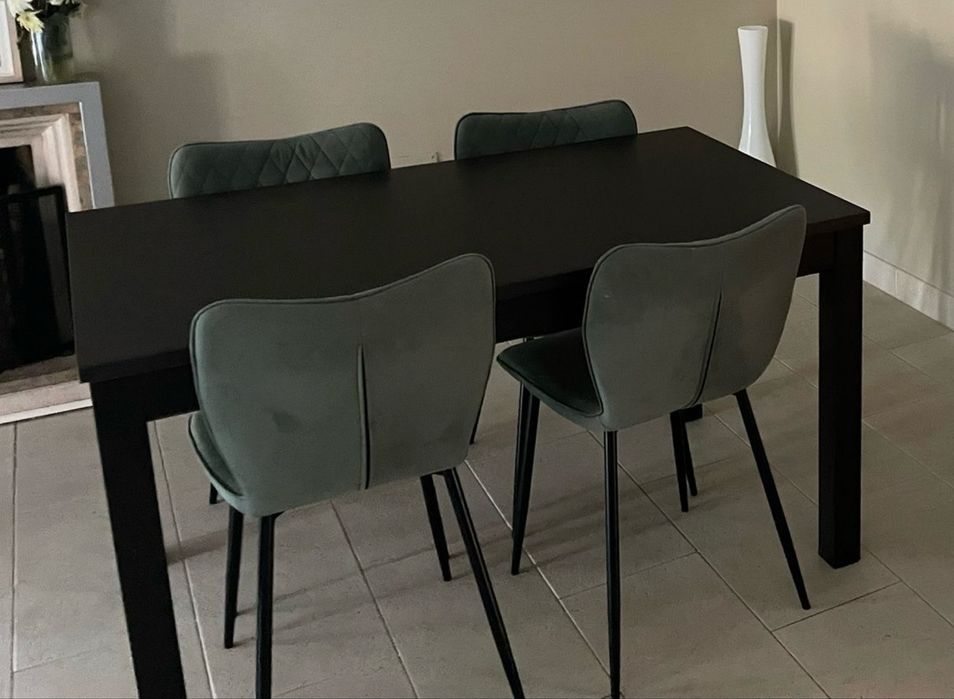 Mesa de cozinha + 4 cadeiras