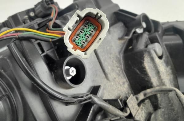 Ótica / farol esquerda NISSAN Leaf EV (ZE0)