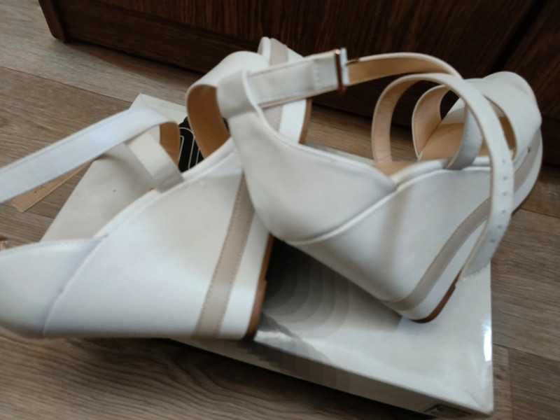 Sandały faberlic kremowe 39