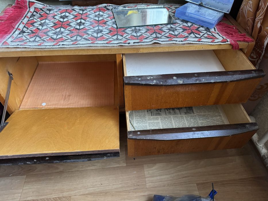 Віддам безкоштовно меблевий гарнітур. Самовивіз.