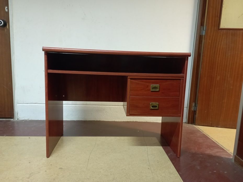 Secretária com duas gavetas