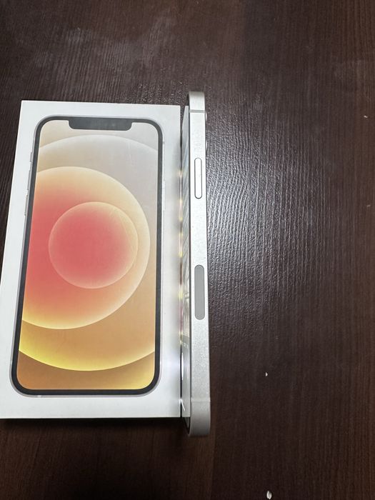 Продам iPhone 12 на 64