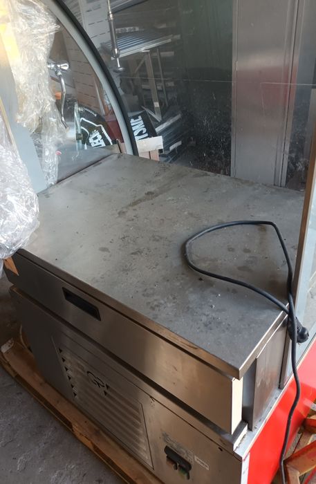 Stanowisko szafka chłodnicza witryna hot dog grill z szufladą