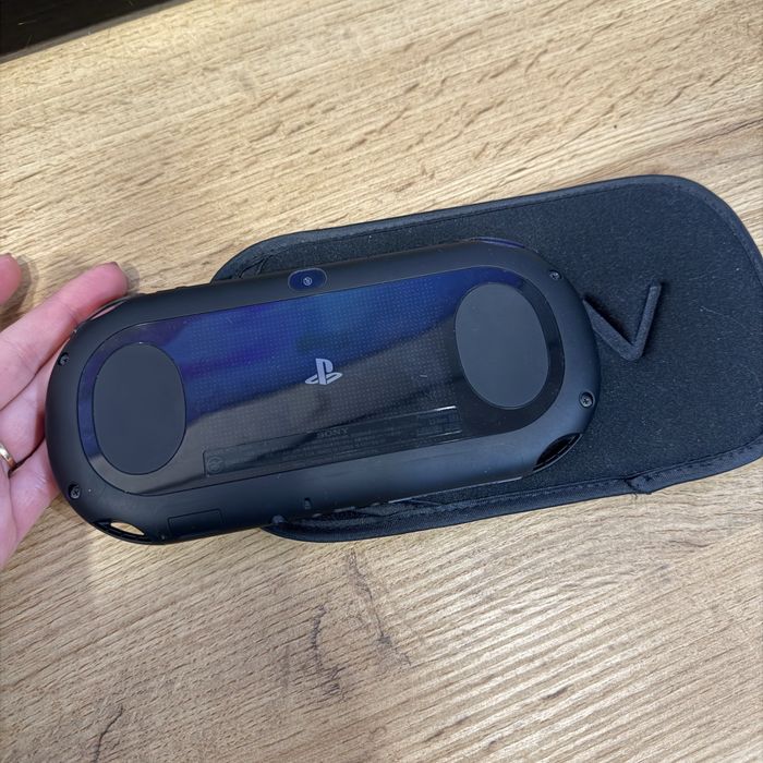 Sony PlayStation Vita Slim PCH-2000, 64 ГБ, зарядка