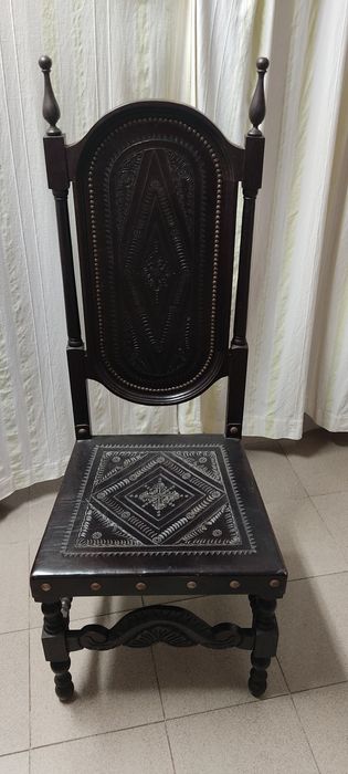 Cadeiras madeira em couro