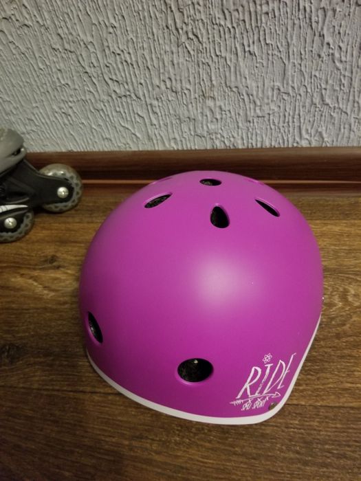 Ролики и шлем для девочки.