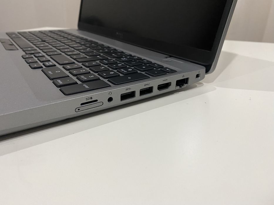 Portatil DELL Latitude 5511