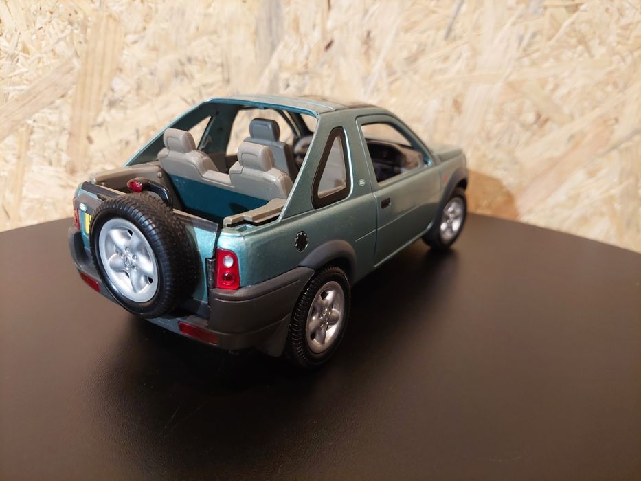 Model 1:18 Land Rover Freelander ERTL
