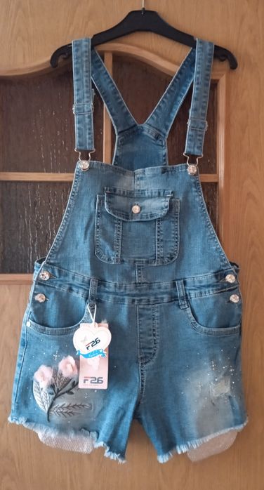 Przepiękne Ogrodniczki Spodenki Dżinsowe