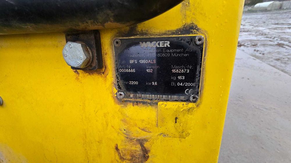 Piła na wózku przecinarka do betonu asfaltu Wacker Neuson z napędem