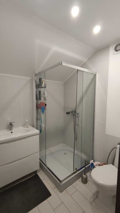 Продається трикімнатна квартира (частина будинку)