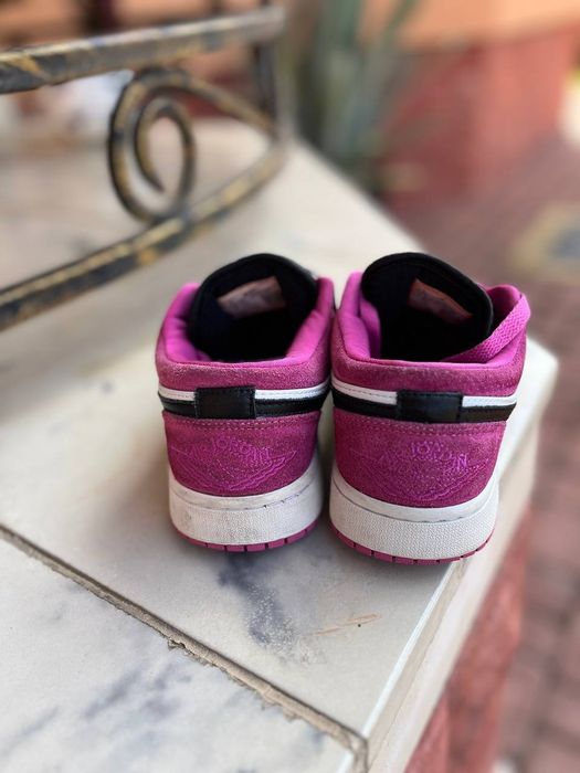 Кросівки Nike AIR JORDAN 1 LOW SE
 Werare
 
Главная  Кроссовк