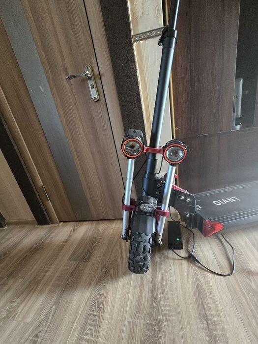 Продажа Єлектро самоката Giant
