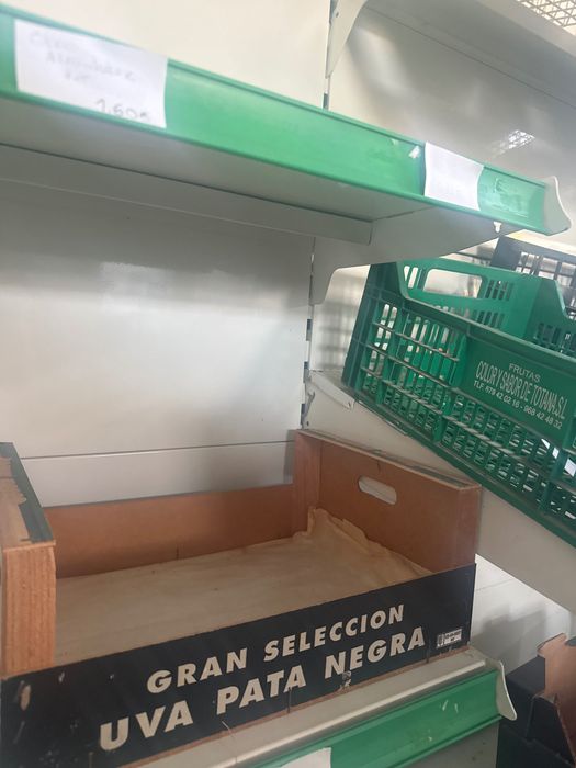 Estantes com Prateleiras de mini mercado