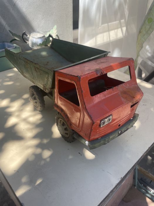 Самосвал игрушка