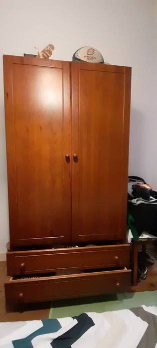 Roupeiro e  Cama e Escrivaninha - Mobilia quarto madeira cereje