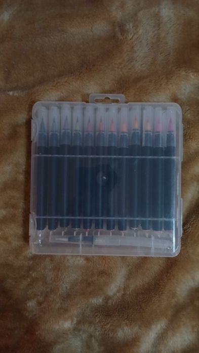 Conjunto de marcadores com ponta de pincel