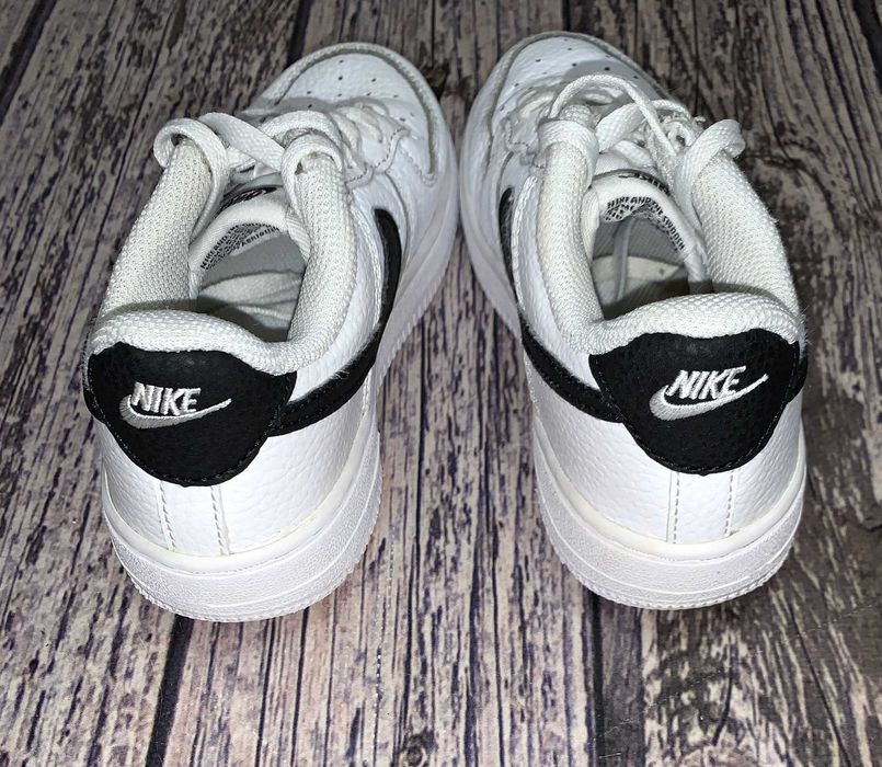 Кожаные кроссовки Nike для ребенка. размер 30 (18 см)