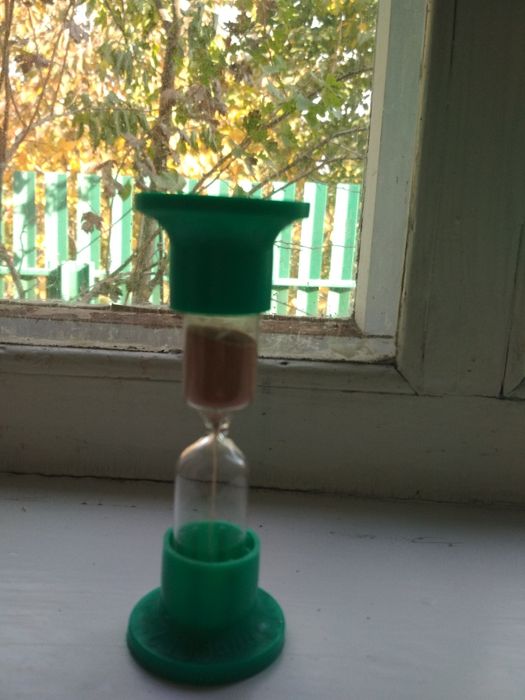 Продам часы песочные