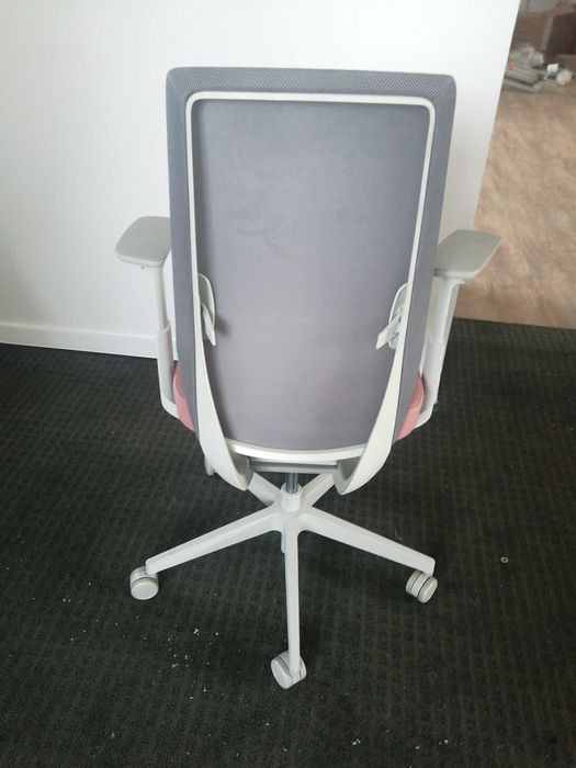 Fotel Biurowy Obrotowy Light Up ProfiM