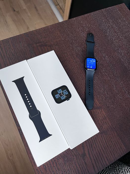 Apple Watch SE 2 2024