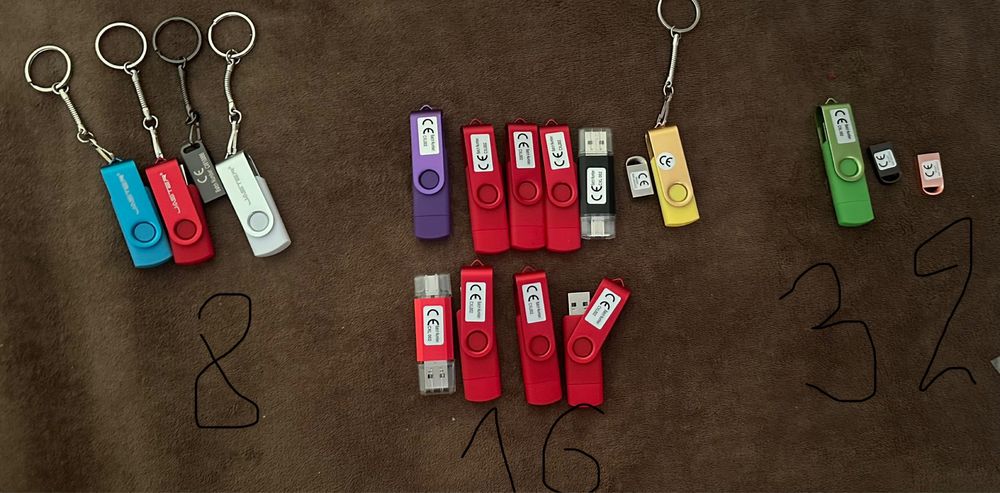 Флешки 8,16,32 гігабайт