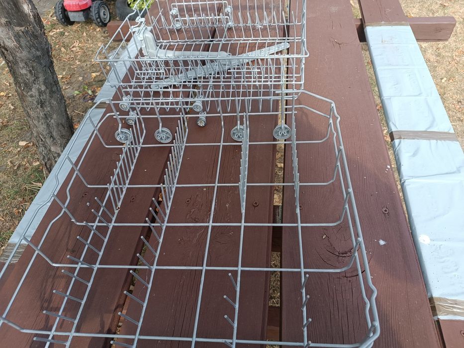Dwa kosze do zmywarki Beko 60 cm
