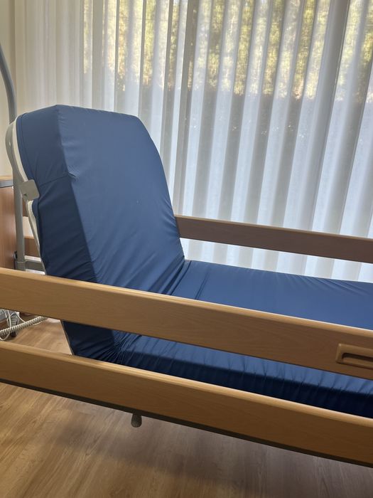 Cama articulada semi nova