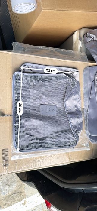 Zestaw toreb podroznych/etui/pokrowce na ubrania