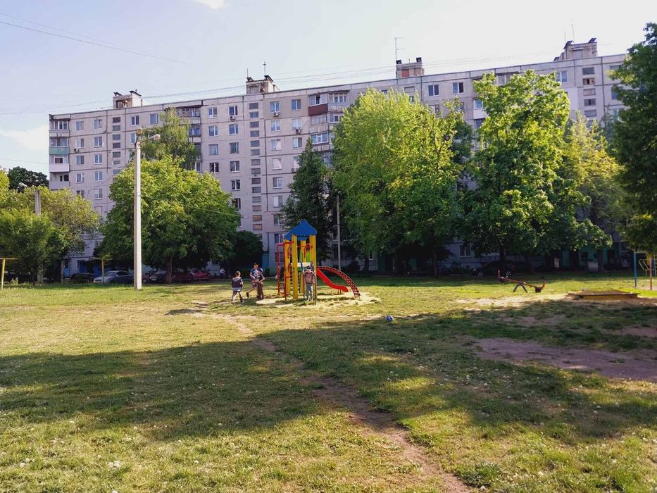 Сдам хорошую 2 комнатную квартиру! Метро!