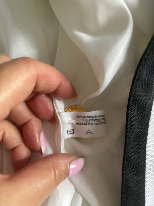 Biala marynarka narzutka w stylu chanel